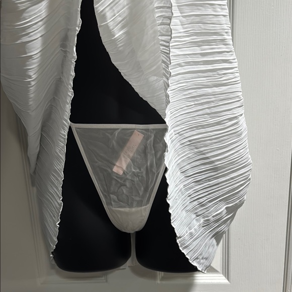 Victoria's Secret White Lace Chemise - Picture 3 of 4